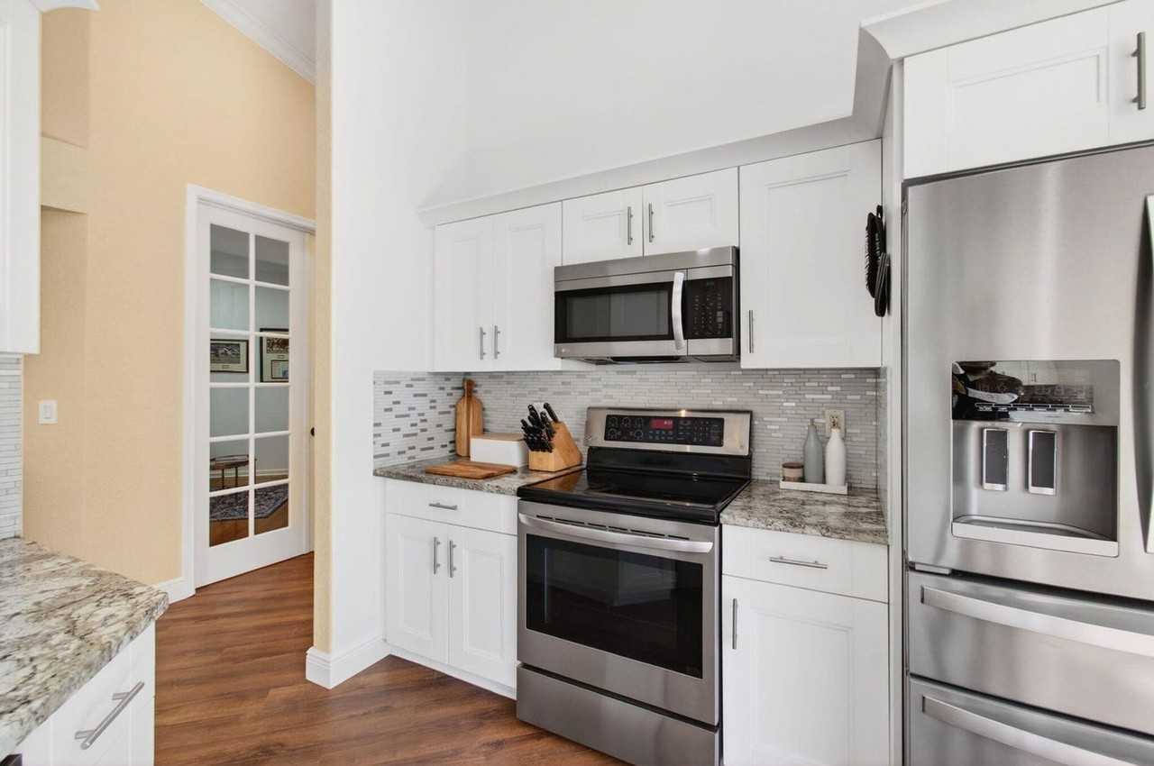 9168 Bay Point Cir - Photo 3 of 20