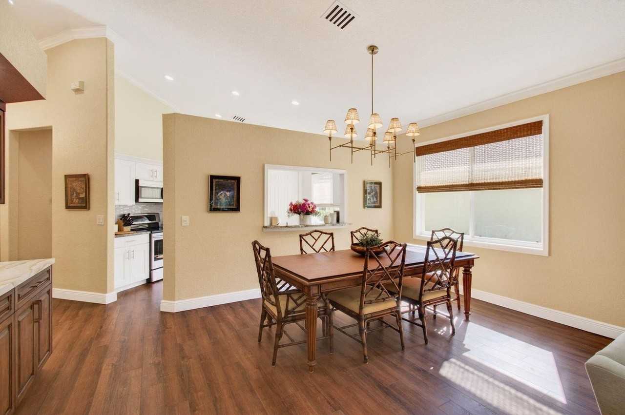 9168 Bay Point Cir - Photo 4 of 20