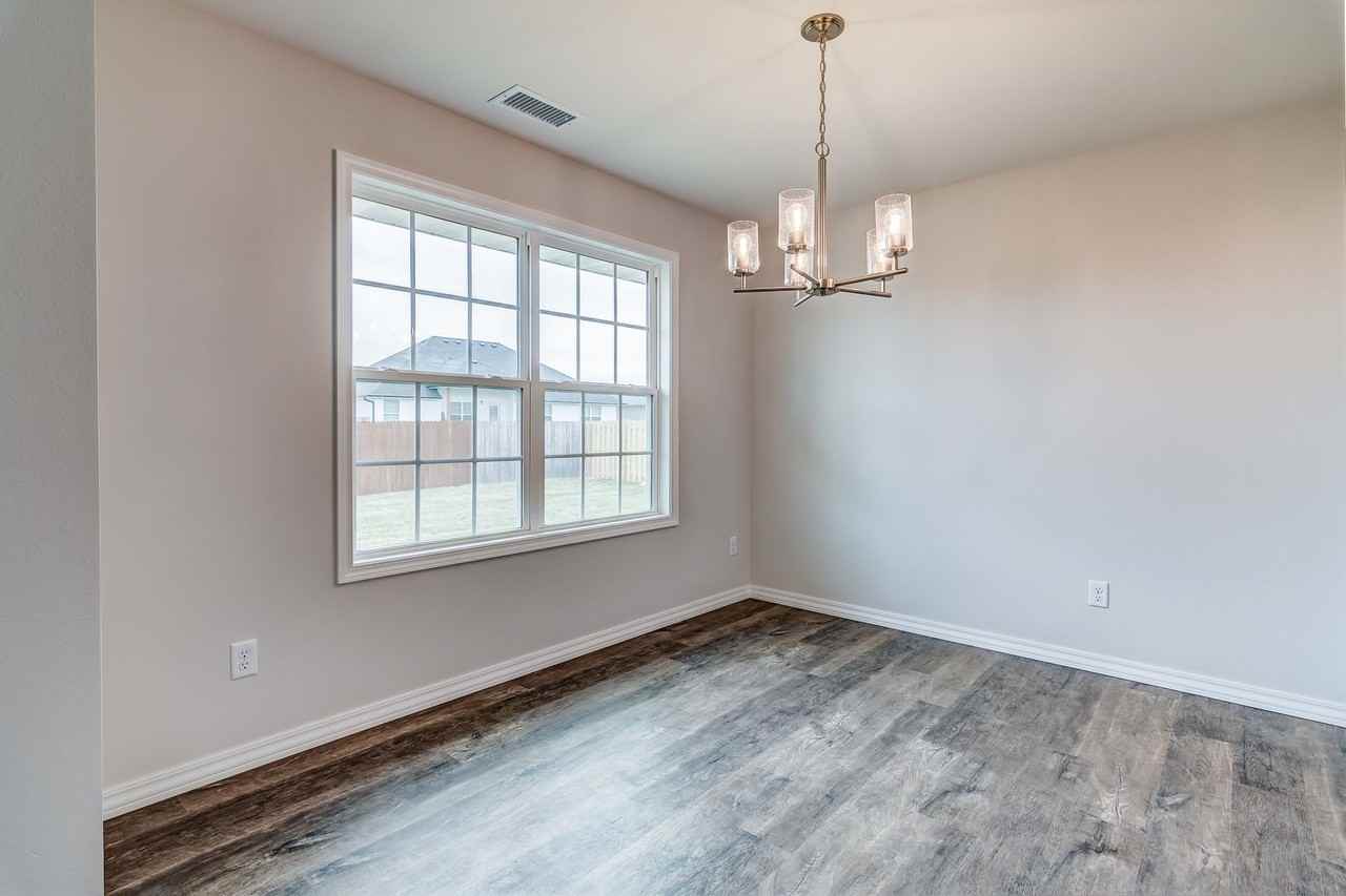 994 S Foxboro Ct - Photo 7 of 42