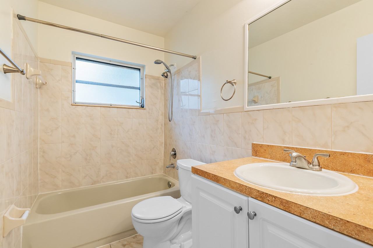 7656 Northwest 73rd Terrace - Photo 6 of 20