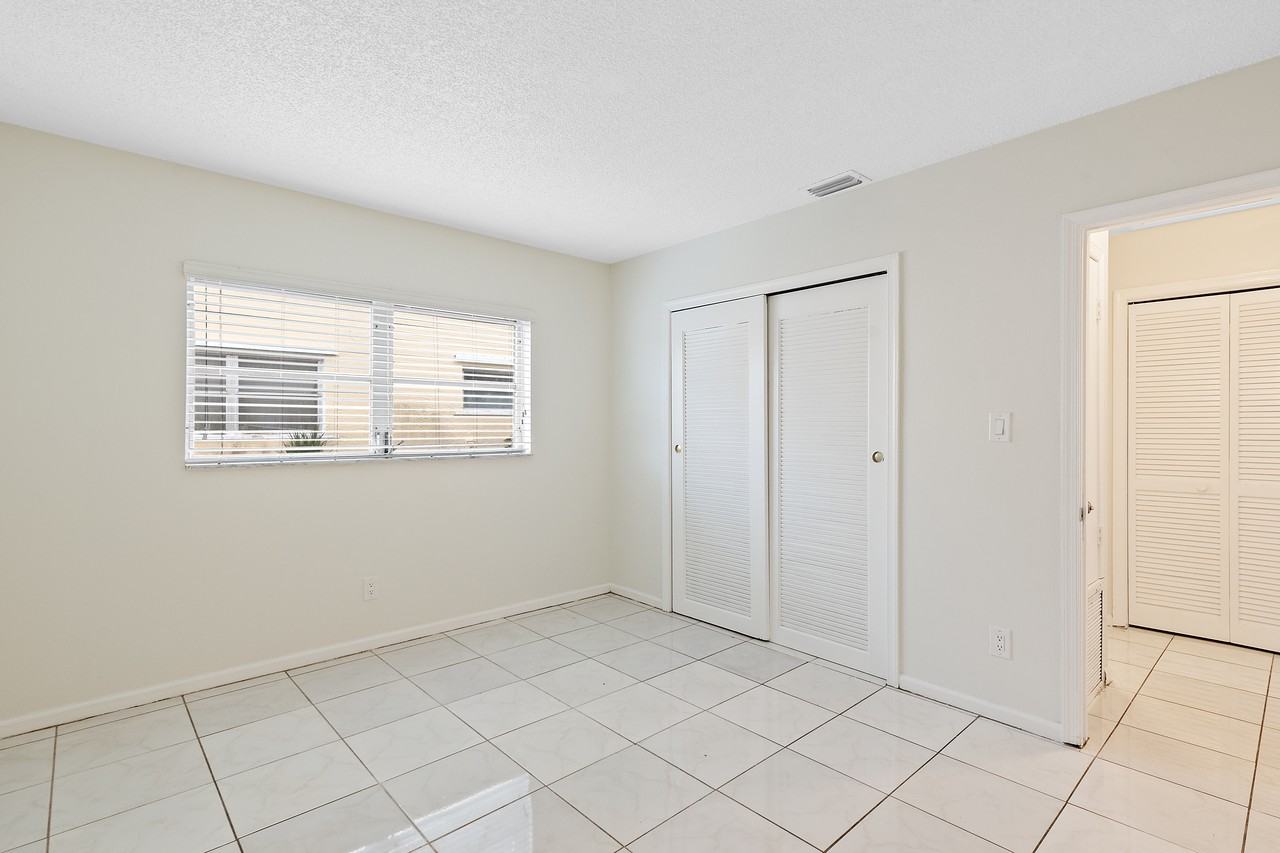 7656 Northwest 73rd Terrace - Photo 7 of 20