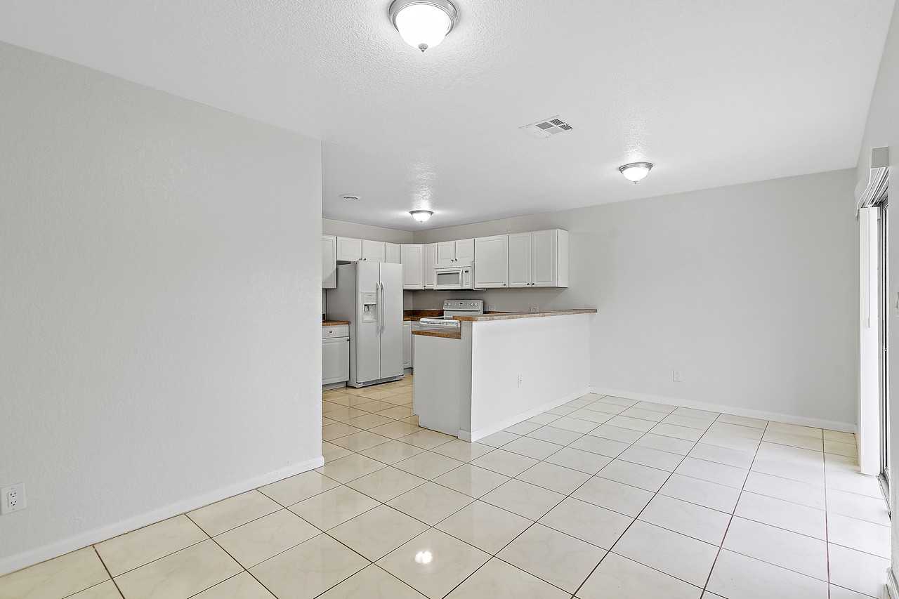 7656 Northwest 73rd Terrace - Photo 3 of 20