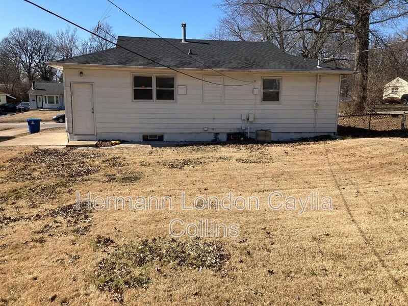 9840 Medford Dr - Photo 2 of 13