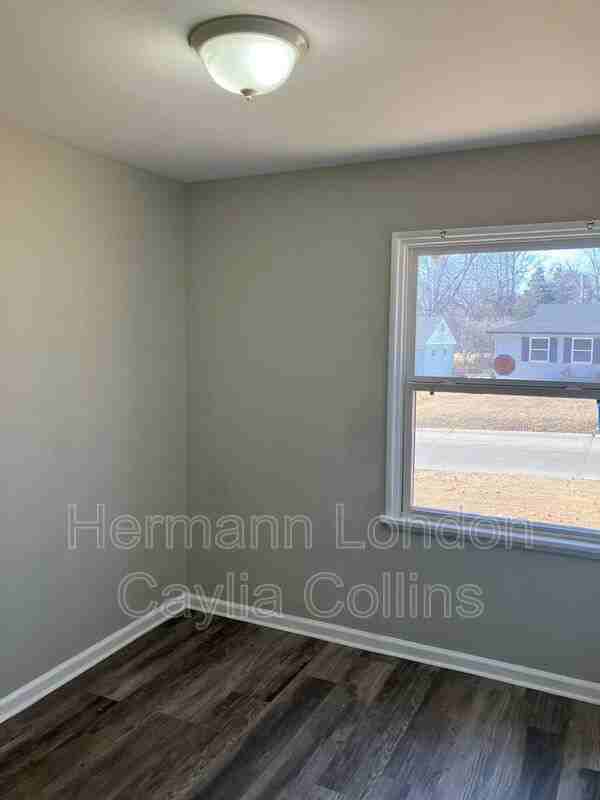 9840 Medford Dr - Photo 4 of 13