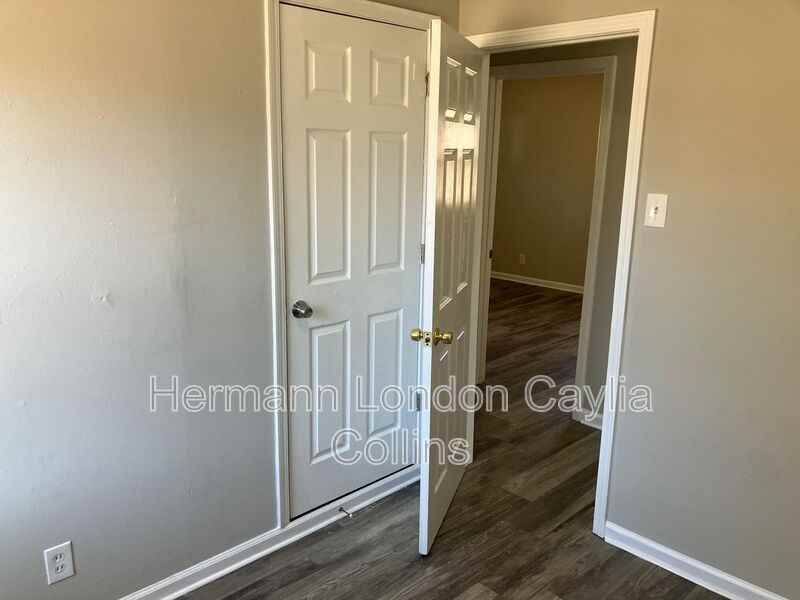 9840 Medford Dr - Photo 5 of 13