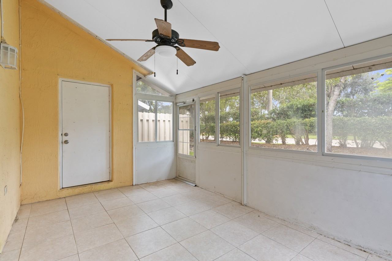 1186 Southwest 44th Avenue - Photo 5 of 23