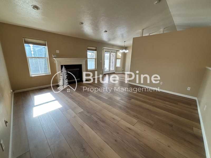 3736 Ellendale Cir - Photo 3 of 31