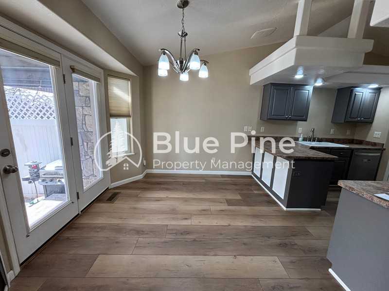 3736 Ellendale Cir - Photo 4 of 31