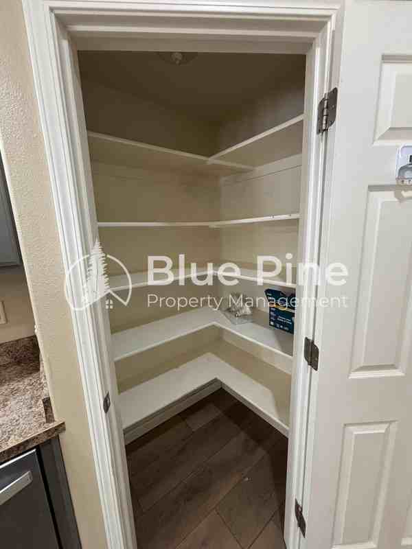 3736 Ellendale Cir - Photo 6 of 31