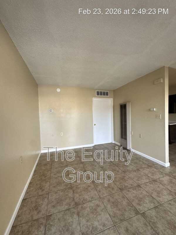 819 N Floral St - Photo 3 of 19