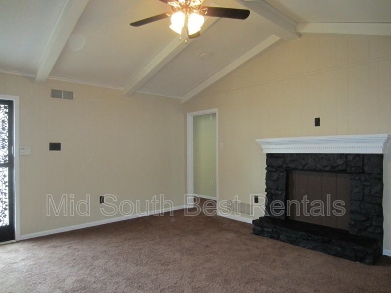 3374 Burgess Dr - Photo 2 of 8