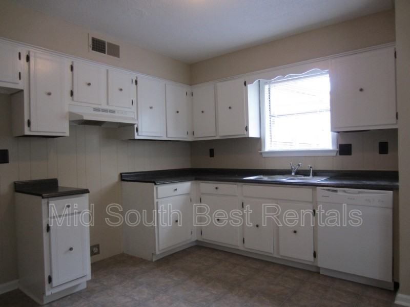 3374 Burgess Dr - Photo 3 of 8