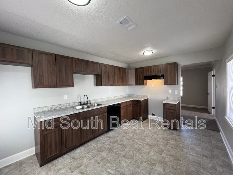 1756 S Lauderdale St - Photo 3 of 14