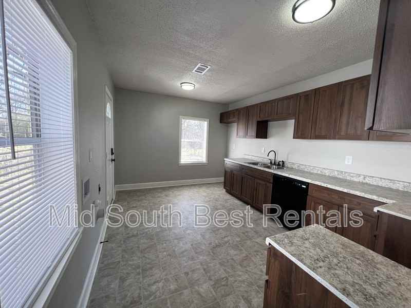 1756 S Lauderdale St - Photo 4 of 14