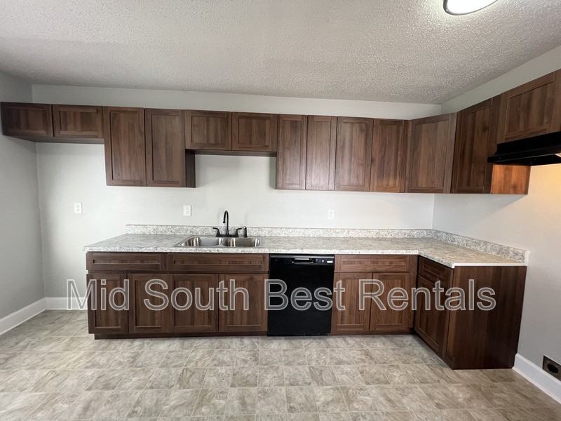 1756 S Lauderdale St - Photo 5 of 14