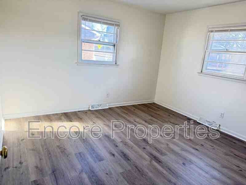 1502 Larson St - Photo 7 of 14