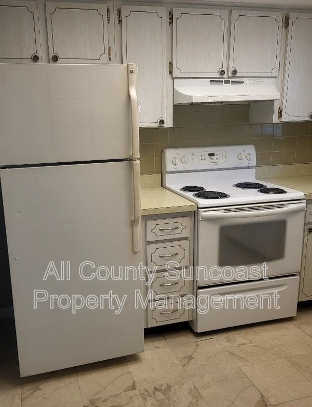 3467 33rd Ave N - Photo 3 of 10