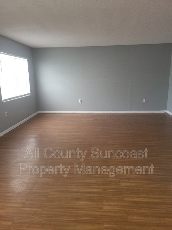 3467 33rd Ave N - Photo 6 of 10