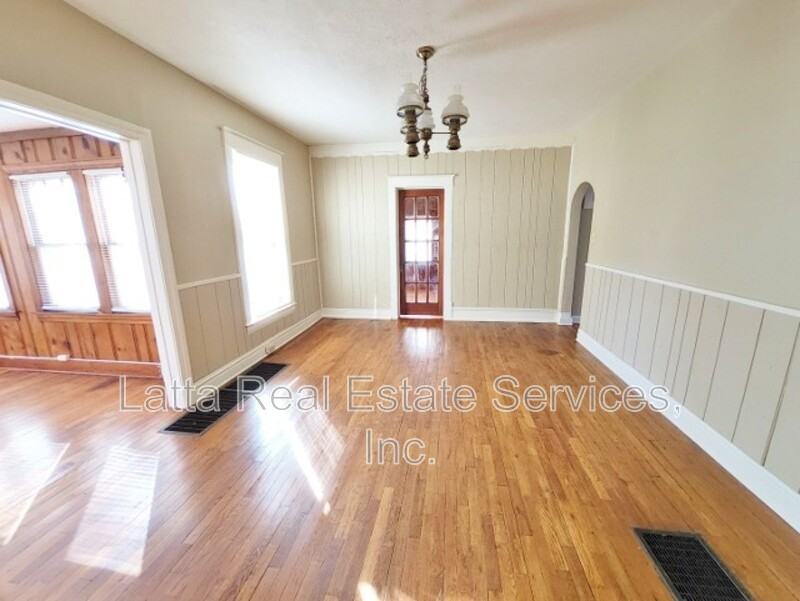 814 S Main St - Photo 6 of 17