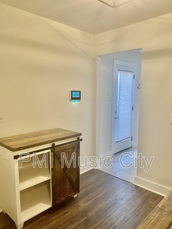 2126B Burns St - Photo 2 of 22