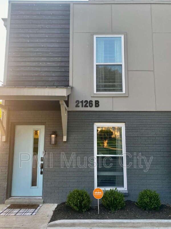 2126B Burns St - Photo 3 of 22