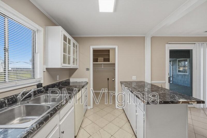 3119 Joseph Ave - Photo 6 of 29