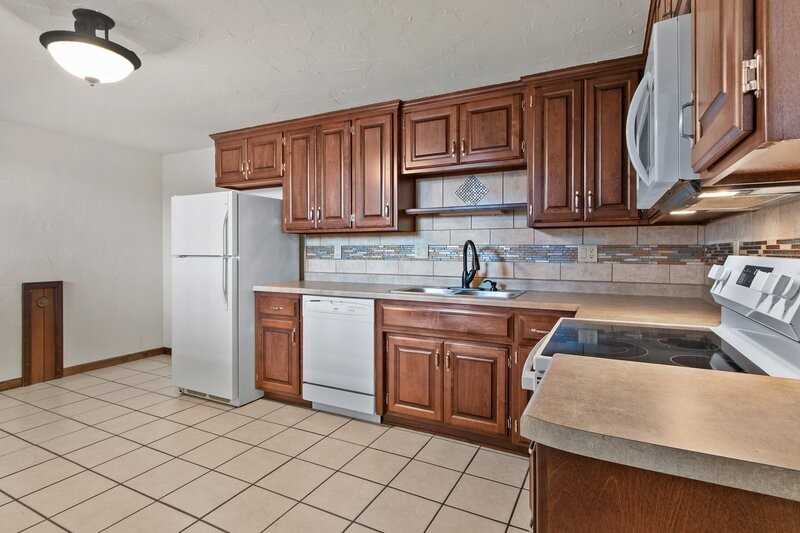 2340 Canter Ln - Photo 4 of 15