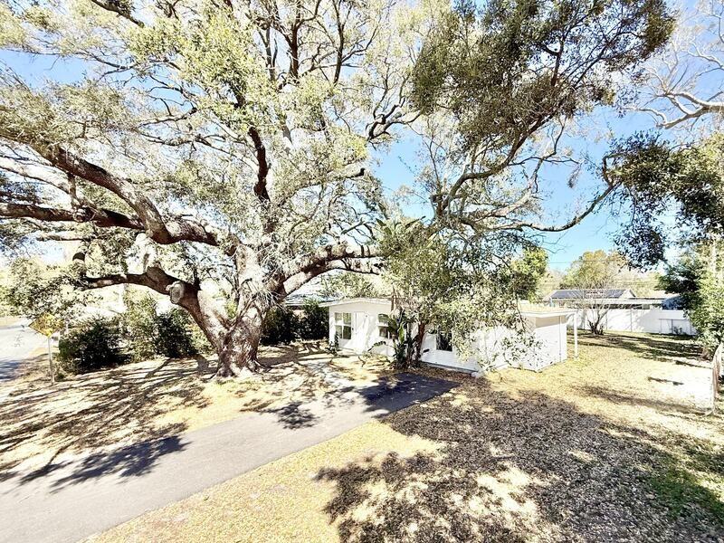 7111 Onyx Dr N - Photo 5 of 50