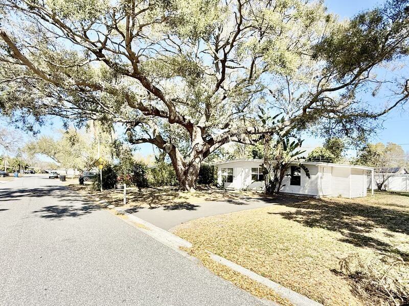 7111 Onyx Dr N - Photo 6 of 50