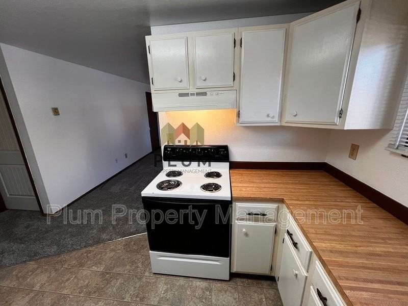 2010 S 8th St W #D - Photo 5 of 14