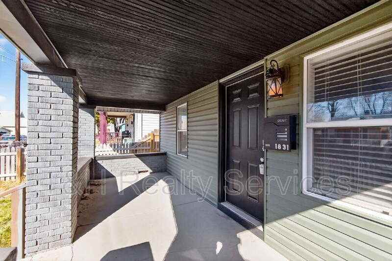 1831 Olive St - Photo 5 of 29