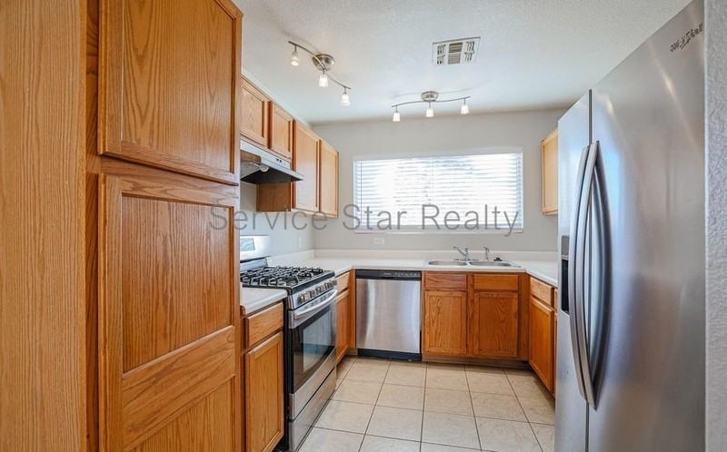 16136 W Buchanan St - Photo 4 of 8