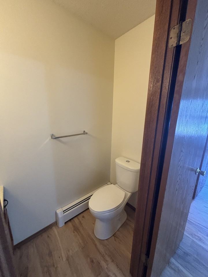 631 East Grove Avenue - Photo 5 of 26