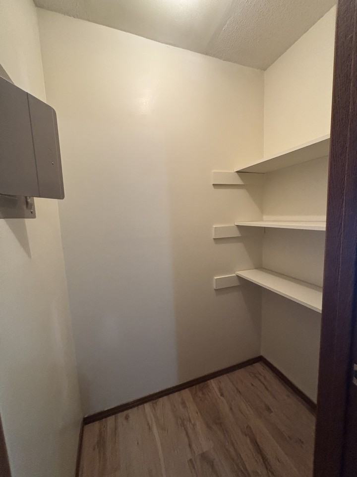 631 East Grove Avenue - Photo 7 of 26