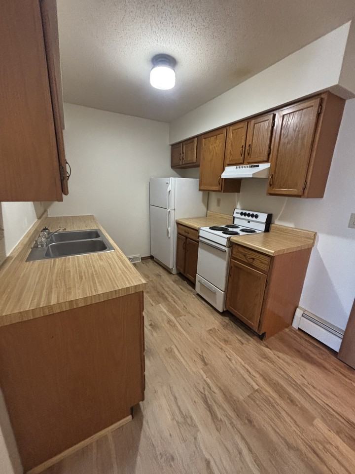 631 East Grove Avenue - Photo 3 of 13