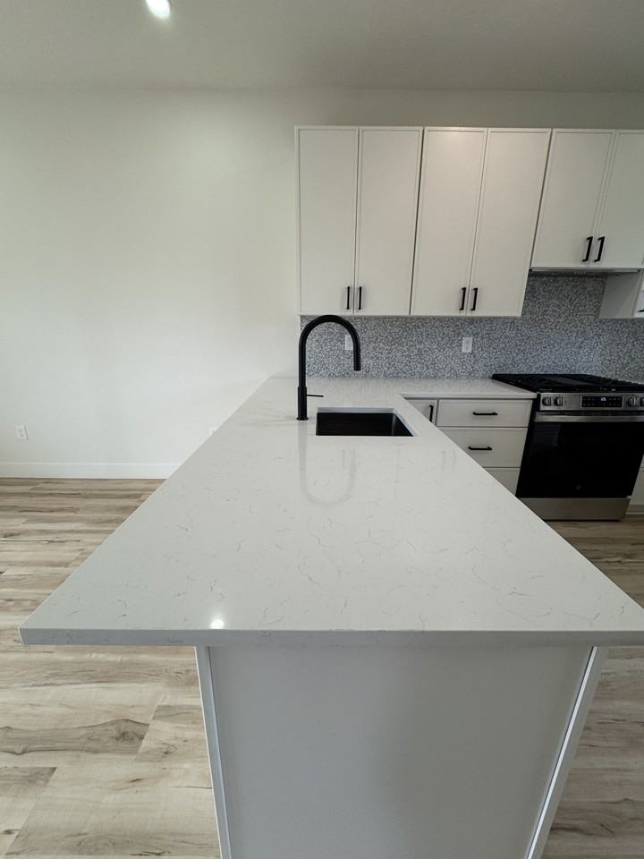 715 West 9th Avenue - Photo 5 of 16