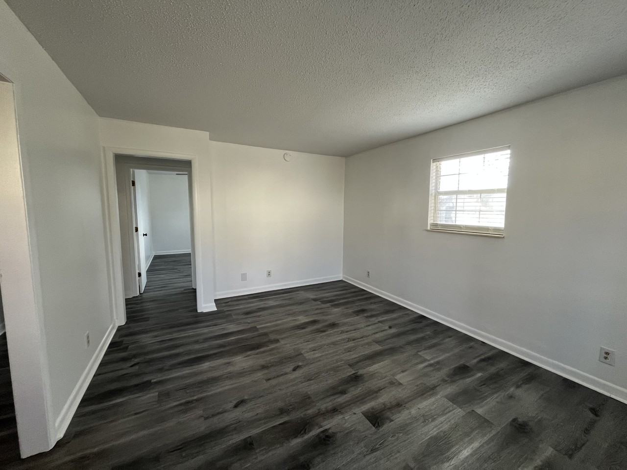 204 West Bernard Avenue - Photo 2 of 10