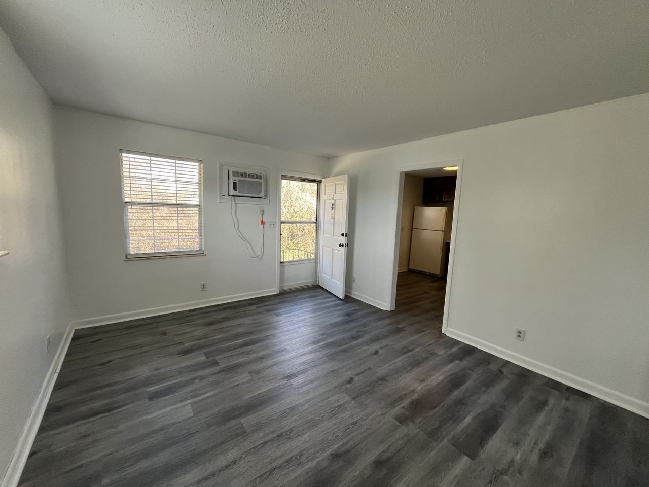 204 West Bernard Avenue - Photo 3 of 10