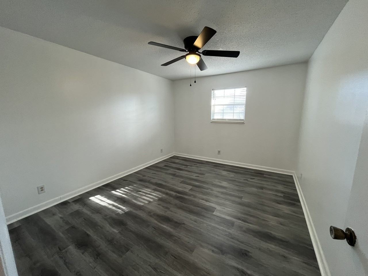 204 West Bernard Avenue - Photo 7 of 10