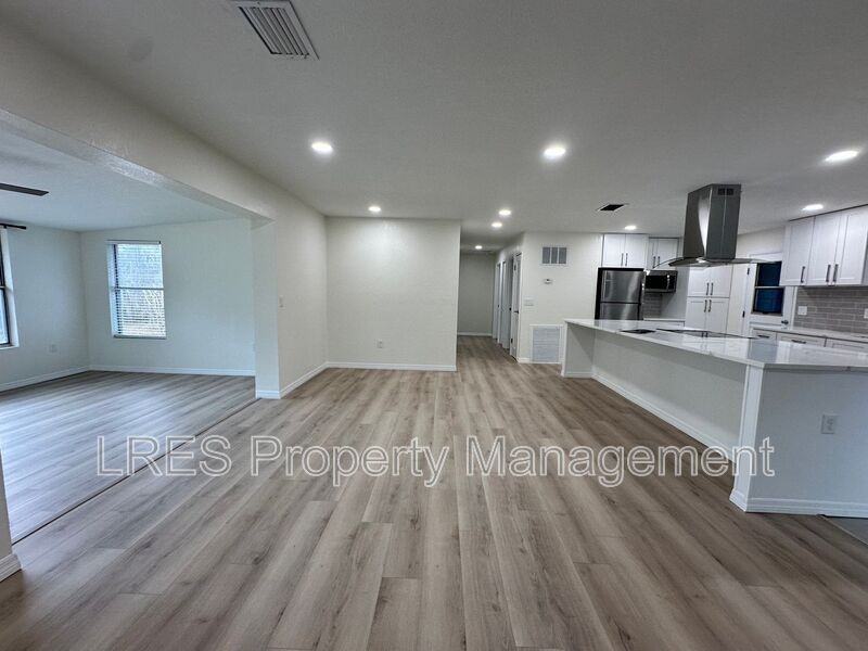 37019 Pine Meadows Ln - Photo 3 of 44