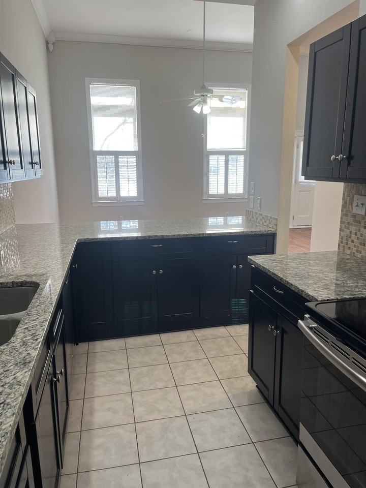 135 E Wilson Ave - Photo 4 of 30