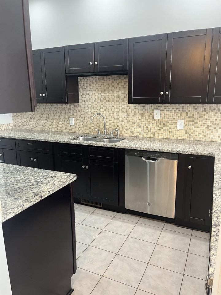 135 E Wilson Ave - Photo 6 of 30