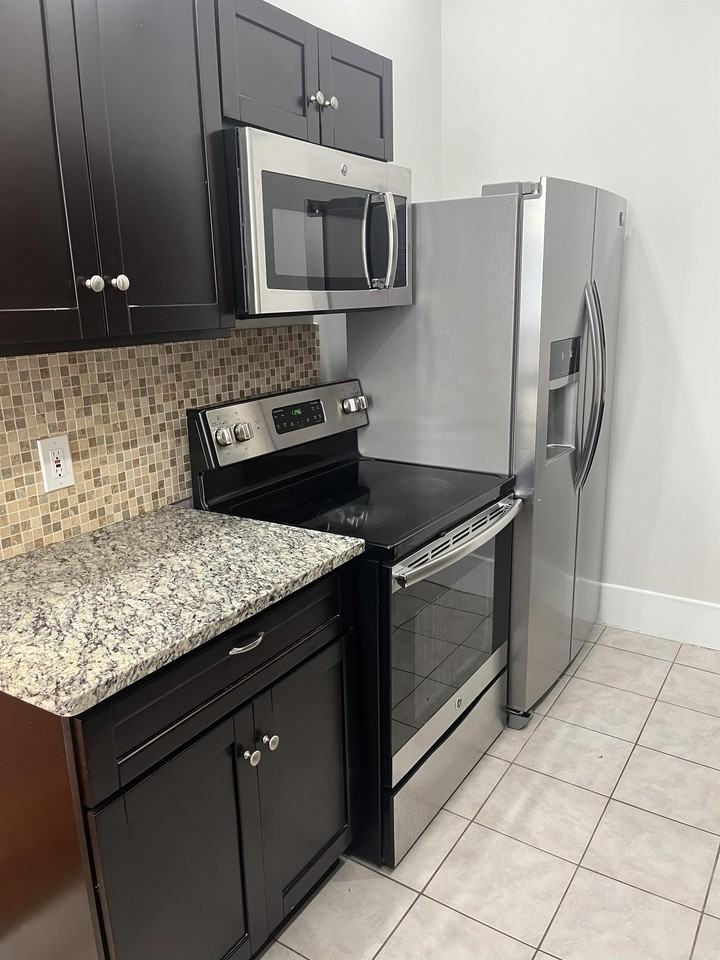 135 E Wilson Ave - Photo 7 of 30