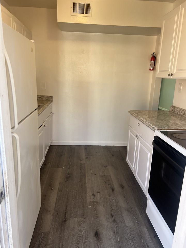 Dream Court Apartments - Photo 4 of 31