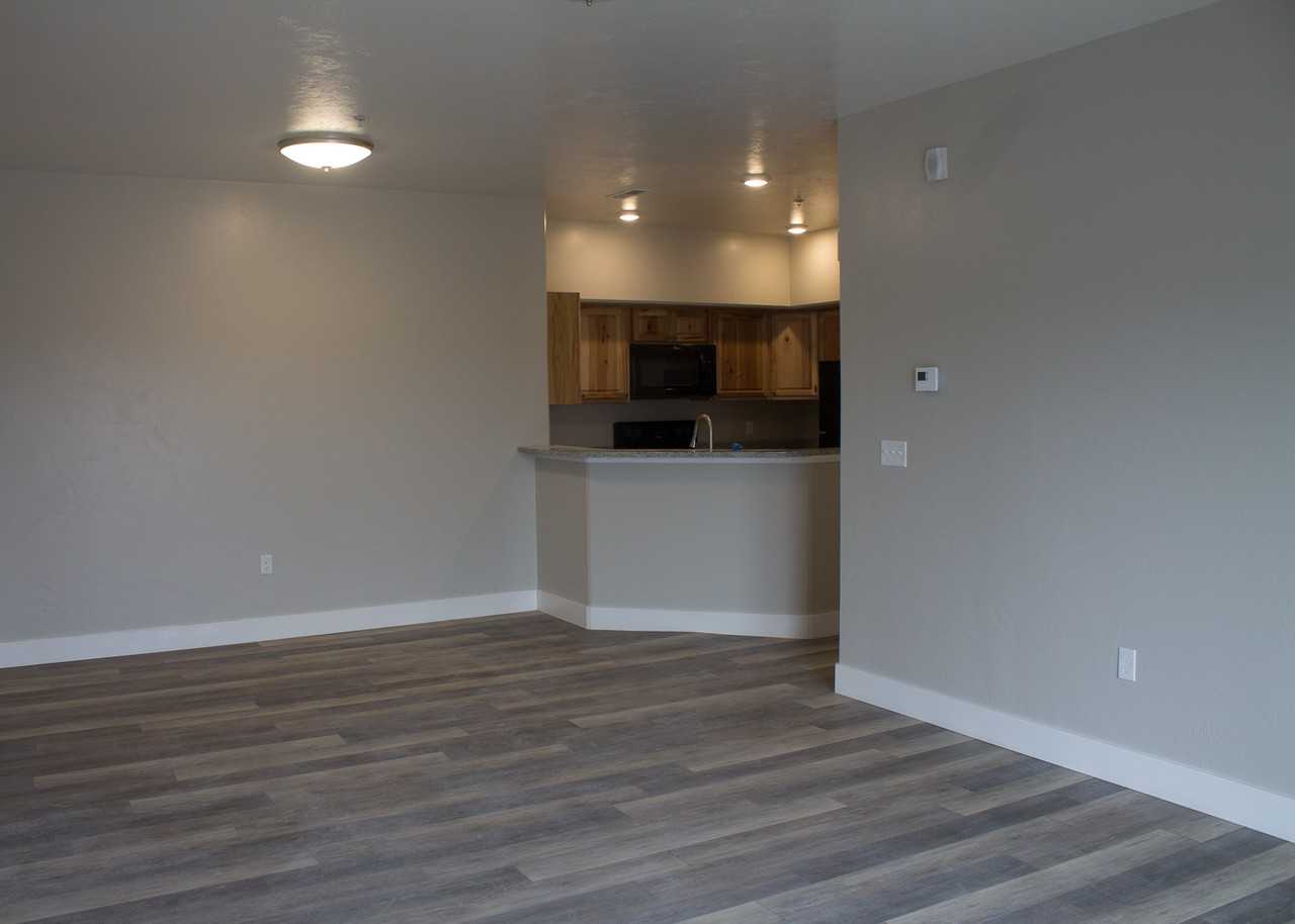 Mountain Shores Apartments - Photo 5 of 8