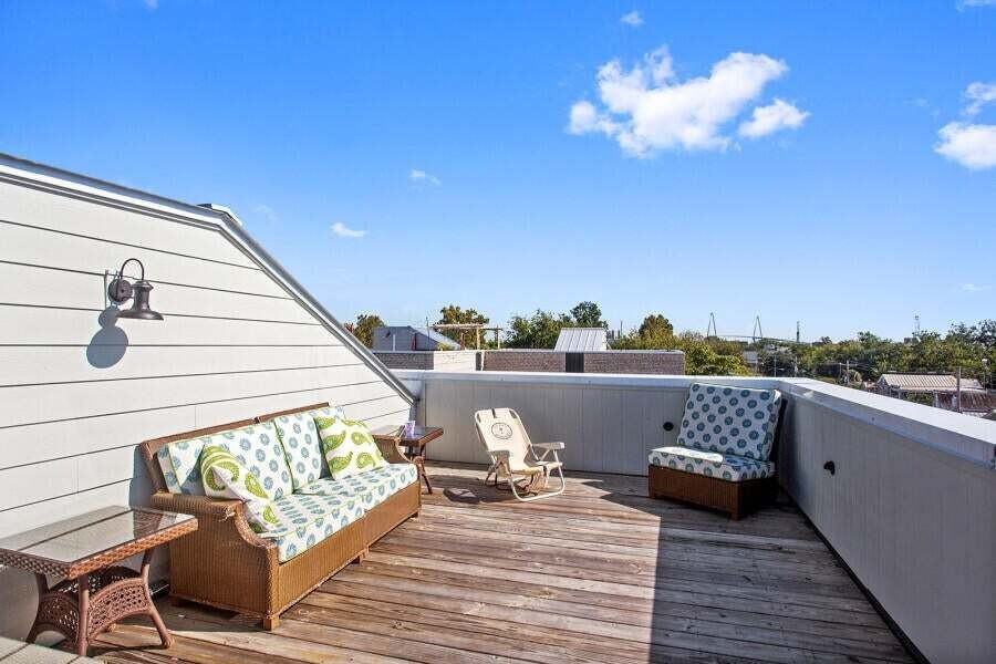 102 Line Street - Photo 5 of 18