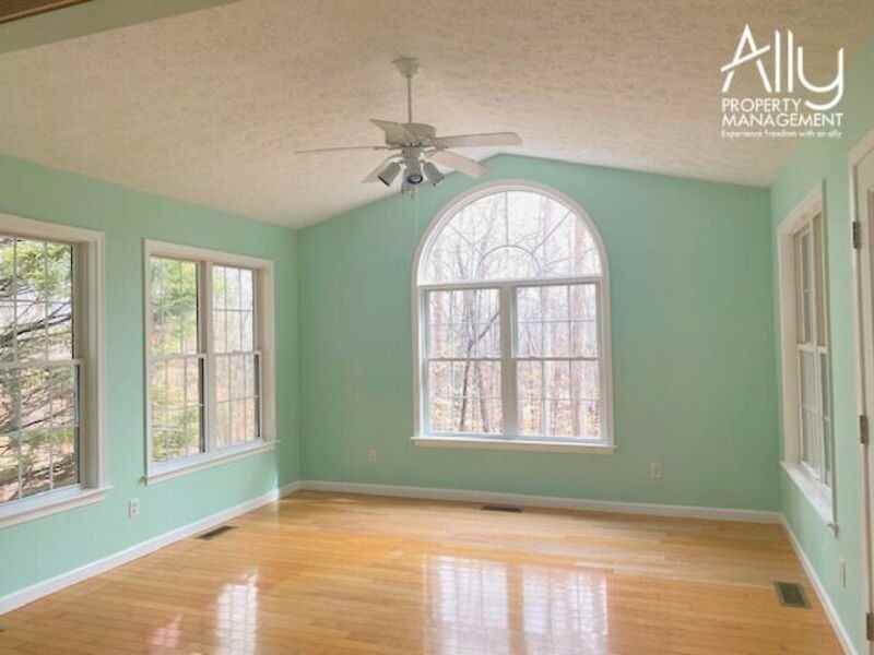 35 Hardwood Rd - Photo 4 of 8