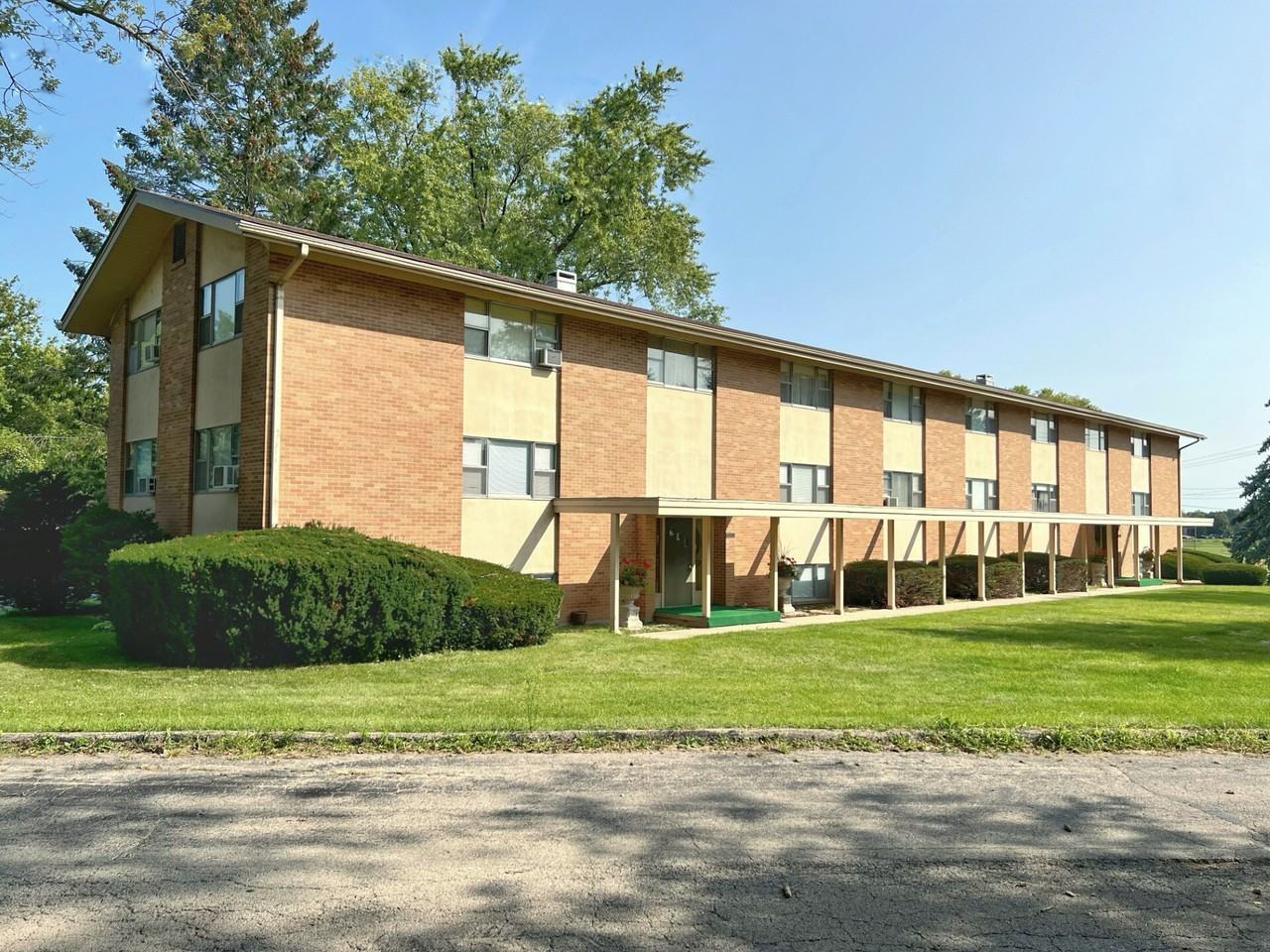 Windsor - Photo 5 of 16