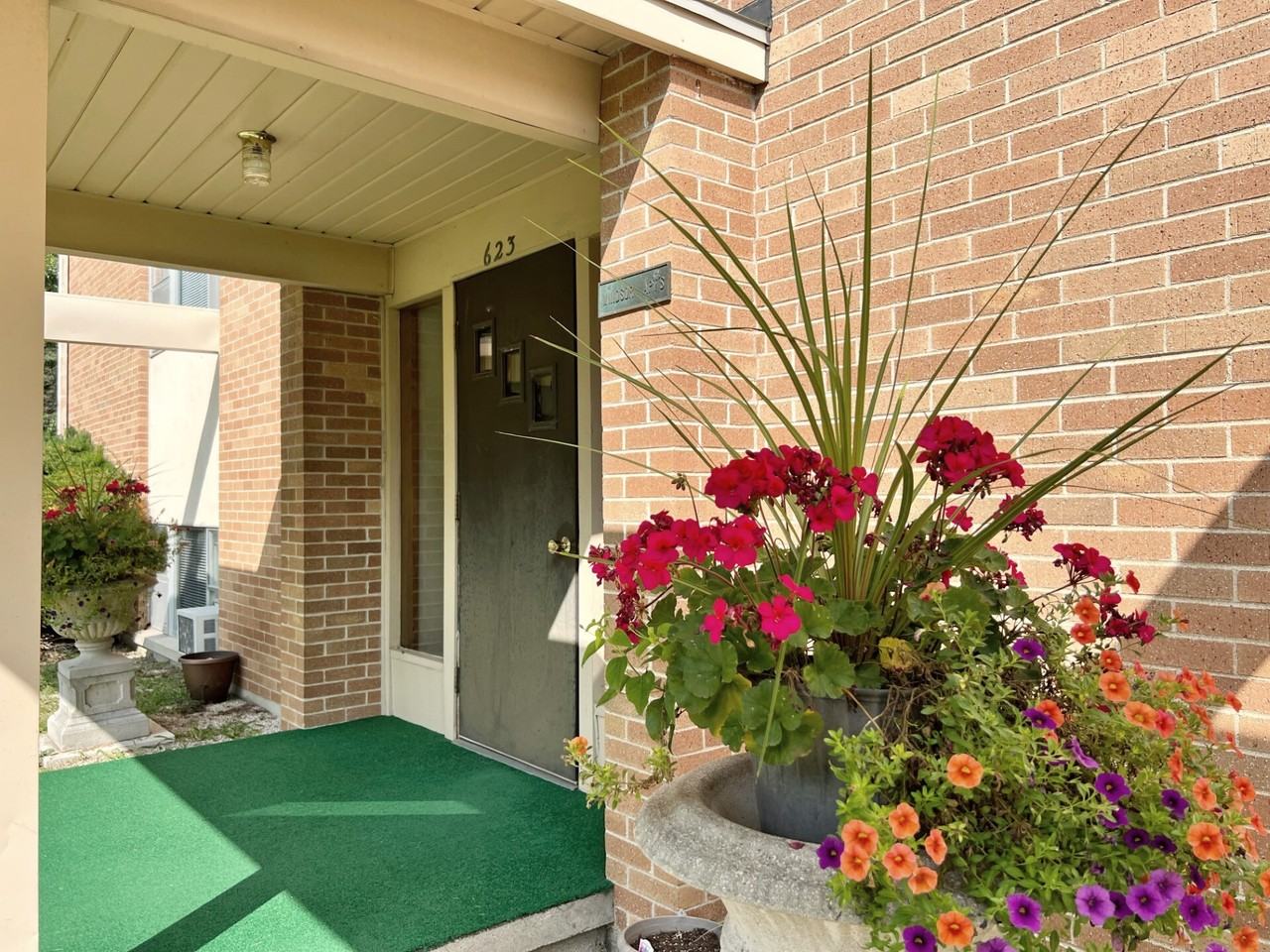 Windsor - Photo 6 of 16