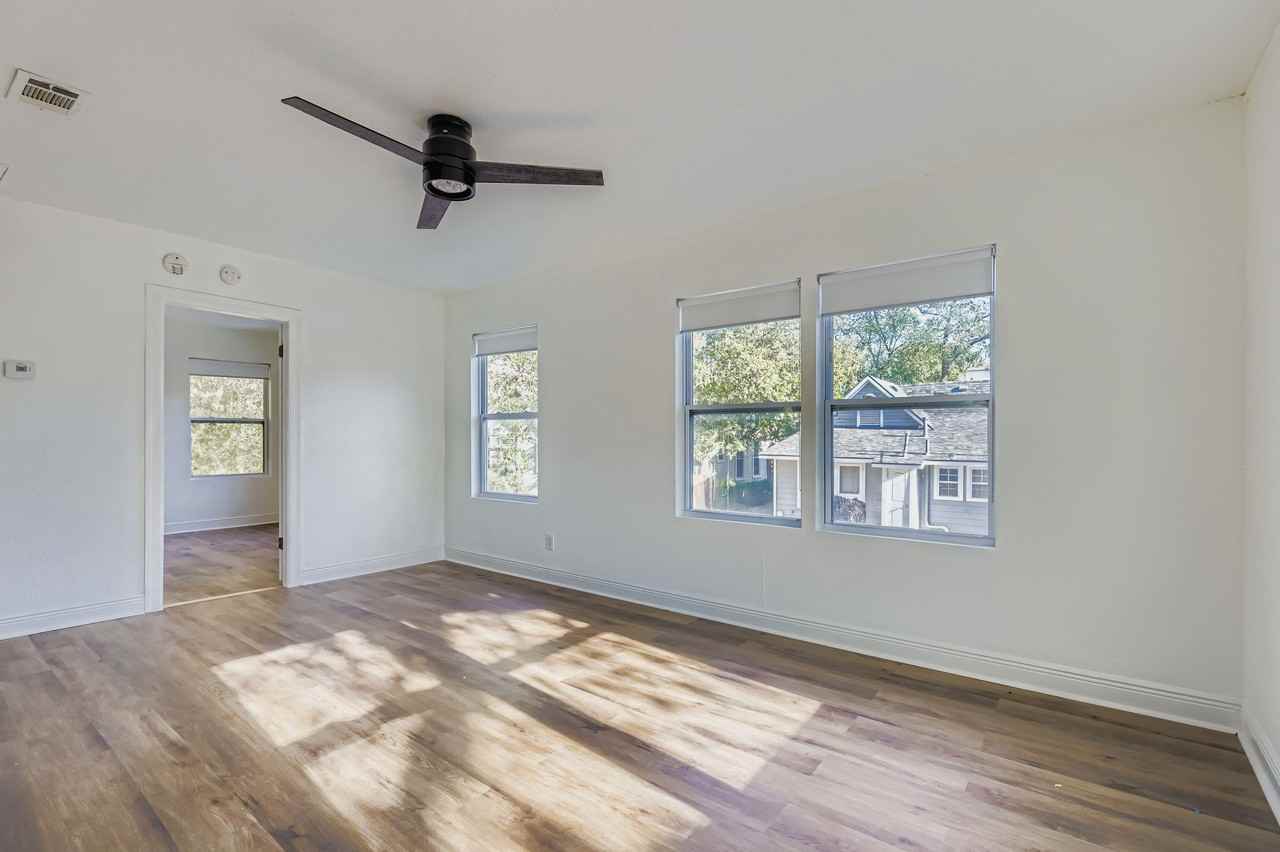 1013 East 3rd Street - Photo 2 of 5